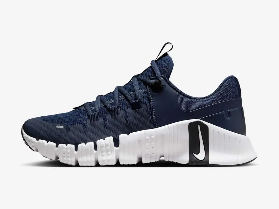 Nike Free Metcon 5 in college navy, black, white, side view