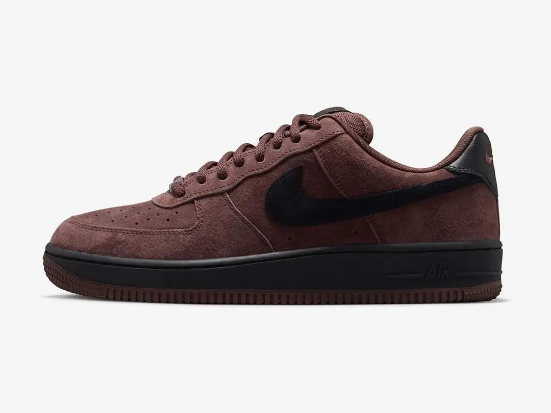 Nike SB Air Force 1 in light chocolate, light chocolate, light chocolate, black, side view