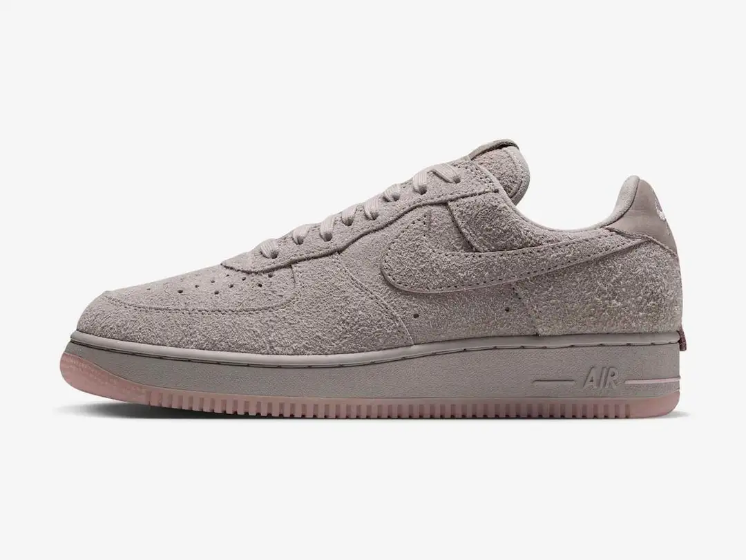 Nike Air Force 1 '01 in college grey, pink glaze, college grey, side view